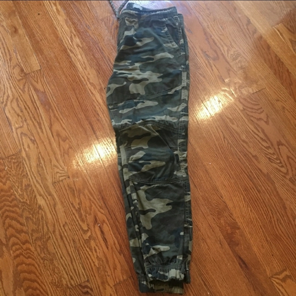 Aeropostale designer in New York jogger